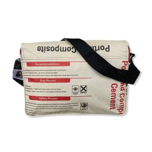 Beadbags Schultasche aus recycelten Zementsackmaterial CR14 Rot hinten