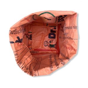 Beadbags Kleine Universaltasche _ Wäschesack aus recycelten Reissack mit Tampenjangurt TJ10S-Rot oben offen auf gekrempelt