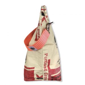 Beadbags Kleine Universaltasche _ Wäschesack aus recycelten Reissack mit Tampenjangurt TJ10S-Rot seite