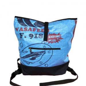 Beadbags Rucksack aus recycelten Reissackmaterial in blau von vorne
