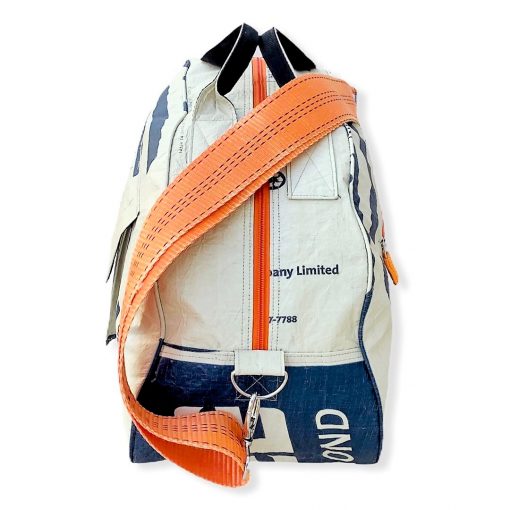 Beadbags Reisetasche aus recycelten Zementsack mit Hochseehafengurt blau Adler mit orange | Beadbags