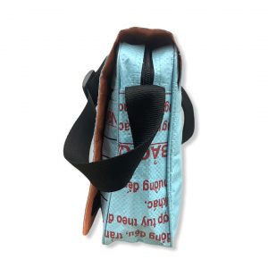 Beadbags Messenger Schultasche Joseph aus recycelten Reissack Ri81 Blau von der seite
