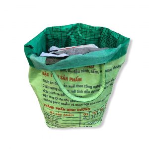Wäschesack aus recycelten Reissack in hellgrün von vorne aufgekrempelt
