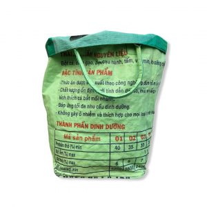 Wäschesack aus recycelten Reissack in hellgrün von hinten aufgekrempelt