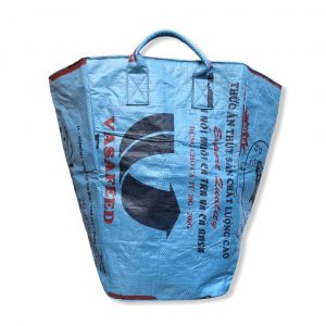 Kosmetiktasche aus recycelten Reissack in Dunkelblau von vorne