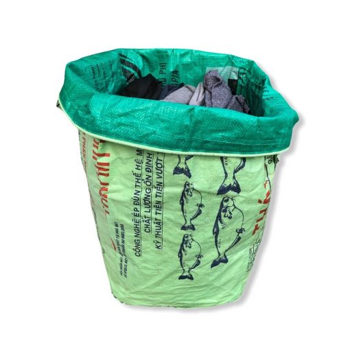 Wäschesack aus recycelten Reissack in Hellgrün von vorne oben gekrempelt