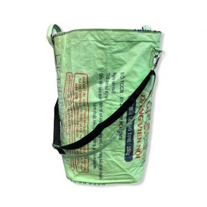 Wäschesack aus recycelten Reissack in Hellgrün von der seite