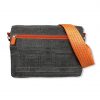 Messenger Bag aus edlem Moskitonetz in grau mit orangenem Tragegurt aus dem Hamburger Hafen von vorne NET12 9