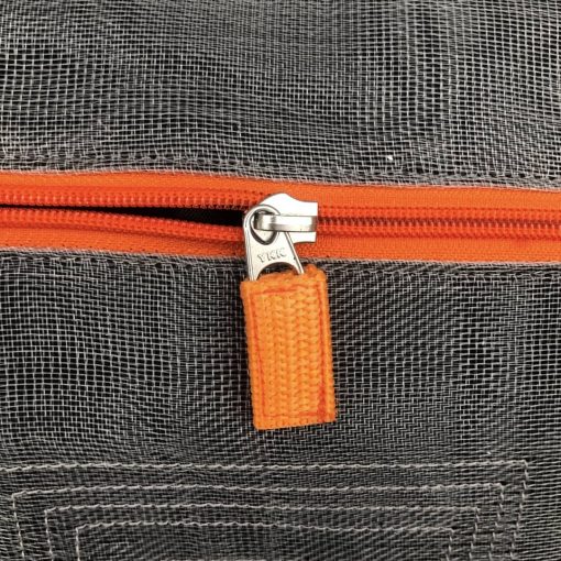 Messenger Bag aus edlem Moskitonetz in grau mit orangenem Tragegurt aus dem Hamburger Hafen Details NET12 9
