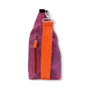 Beadbags Schultertasche aus reused Moskitonetz mit Tampenjan NET3 Pink seite