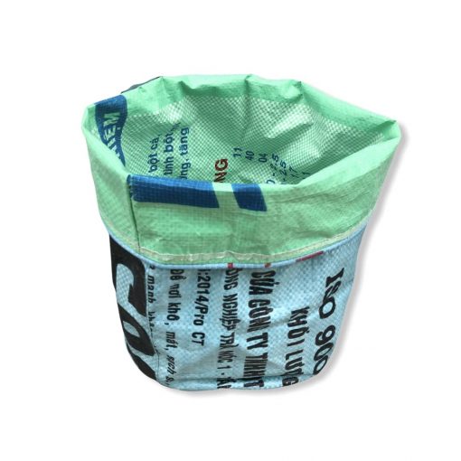 Pflanzenbehälter aus recycelten Reissack in hellblau mint | Beadbags