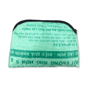 Kleine Kosmetiktasche aus recycelten Reissack in hellgrün | Beadbags