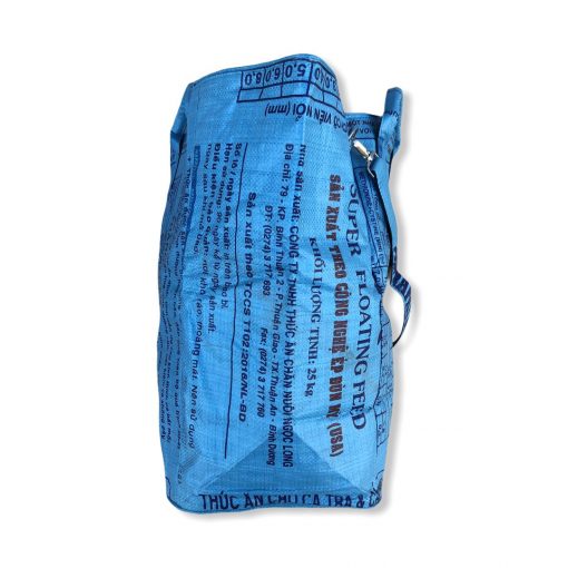 Wäschesack mit Tragegurt aus recycelten Reissack in blau | Beadbags