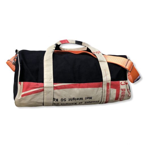 Sporttasche aus recycelten Zementsack mit Schultergurt aus recycelten Spanngurten in rot mit orange | Beadbags