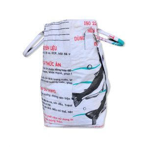 Strandtasche / Multifunktionstasche mit Tragegurt aus recycelten Reissack in weiß | Beadbags