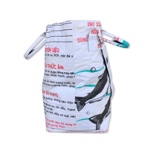 Strandtasche / Multifunktionstasche mit Tragegurt aus recycelten Reissack in weiß | Beadbags