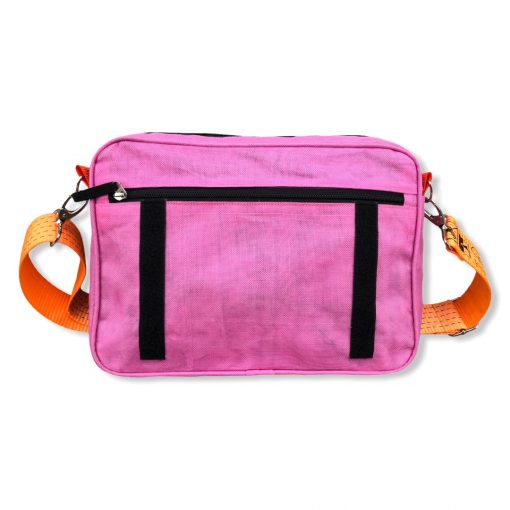 Schultertasche aus reused Moskitonetz mit Schultergurt aus recycelten Spanngurten in Pink mit Orange | Beadbags