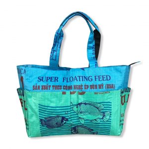 Tragetasche aus recycelten Reissack von Beadbags in blau grün | Beadbags