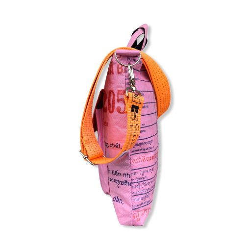 Tragetasche aus recycelten Reissack mit Schultergurt aus recycelten Spanngurt in rosa mit orange | Beadbags