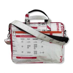 Laptoptasche mit Schultergurt aus recycelten Zementsack in rot | Beadbags
