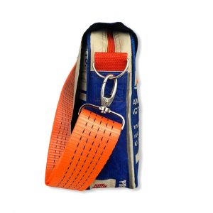 Umhängetasche Joseph aus recycelten Zementsack mit Schultergurt in blau mit orange | Beadbags