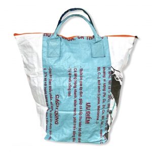 Wäschesack aus recycelten Zementsack von Beadbags in blau weiß | Beadbags