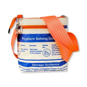 Schultertasche aus recycelten Zementsack mit Hochseehafengurt blau mit orange | Beadbags