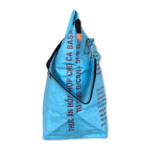 Beadbags Wäschesack aus recycelten Reissack mit Reißverschluss und Tragegurt in hellblau | Beadbags