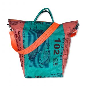 Wäschesack aus recycelten Reissack in grün orange mit orangenen Tampenjan Gurt | Beadbags
