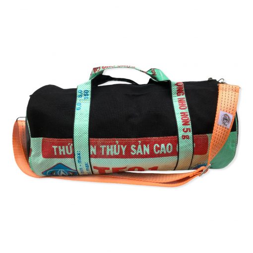 Nachhaltige Reise- und Sporttasche aus recycelten Reissack mit Hochseehafengurt in mint mit orange vorne | Beadbags