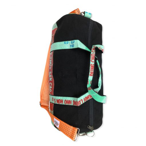 Nachhaltige Reise- und Sporttasche aus recycelten Reissack mit Hochseehafengurt in mint mit orange oben | Beadbags