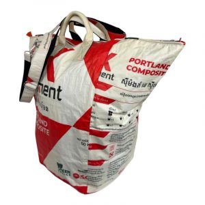 Alternative view of Beadbags Große Universaltasche / Wäschesack aus recycelten Zementsack TJ9L (Large) Cement rot mit Cement Gurt