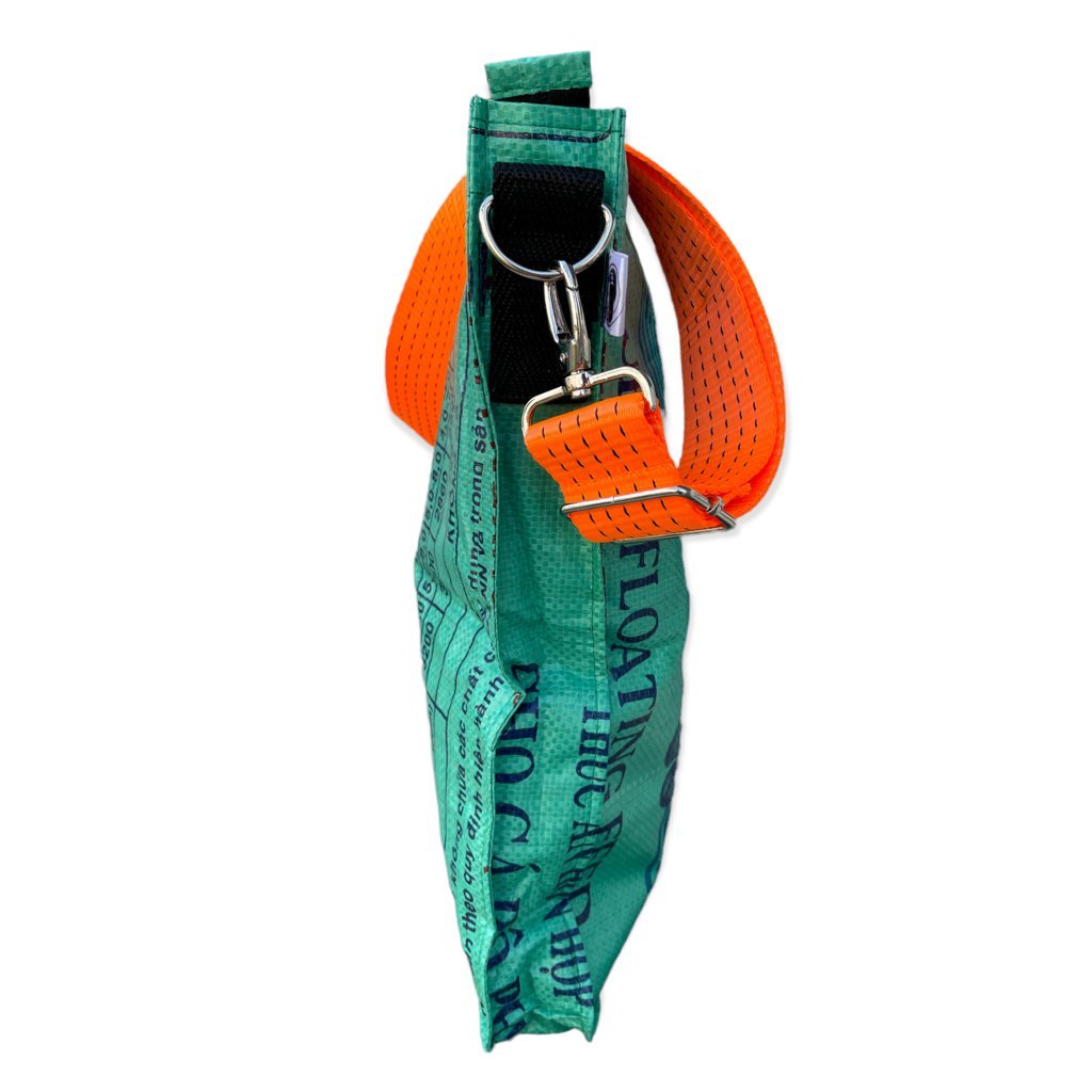 Beadbags Universal Trage- Einkaufstasche aus recycelten Reissack mit  Hochseegurt TJ77 Mittelgrün - Beadbags Upcycling Shop