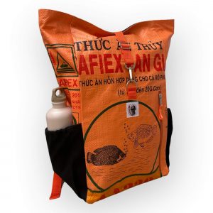 Beadbags Taschen und Accessoires Rucksack Ri 100 orange halb seitlich Premium Upcycling