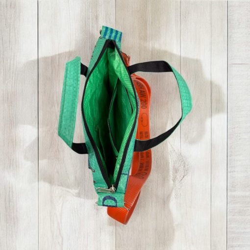 Beadbags Ri2TJ Umhängetasche mittelgrün – aus recycelten Fischfuttersäcken mit Tampenjan Gurt