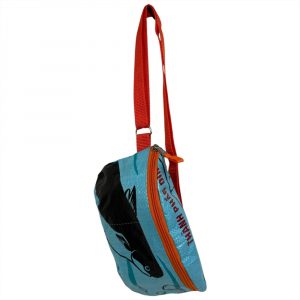 Stylische Crossbag zum Crossover-Tragen – kompaktes Design, 0,7 L Volumen, viele Fächer & sicherer Deckelverschluss.