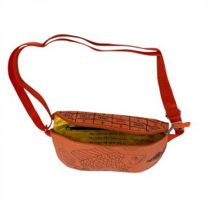 Stylische Crossbag zum Crossover-Tragen – kompaktes Design, 0,7 L Volumen, viele Fächer & sicherer Deckelverschluss.