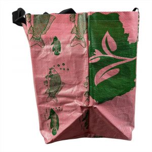 Geräumige Upcycling-Tasche aus recyceltem Reissack. Fair Trade, vegan, leicht & robust – ideal für Einkauf, Strand & Alltag. Jedes Stück ein Unikat