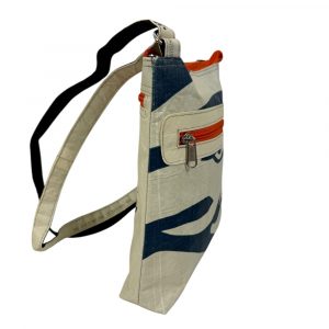 Nachhaltige Umhängetasche aus recyceltem Zementsack