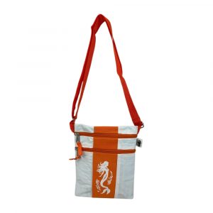 Jede Upcycling Festivalbag wird liebevoll gefertigt, um Ressourcen zu schonen und Abfall zu vermeiden. So trägst du nicht nur Stil, sondern auch Verantwortung.