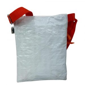 Jede Upcycling Festivalbag wird liebevoll gefertigt, um Ressourcen zu schonen und Abfall zu vermeiden. So trägst du nicht nur Stil, sondern auch Verantwortung.