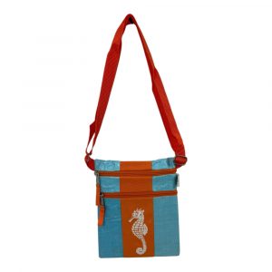 Jede Upcycling Festivalbag wird liebevoll gefertigt, um Ressourcen zu schonen und Abfall zu vermeiden. So trägst du nicht nur Stil, sondern auch Verantwortung.