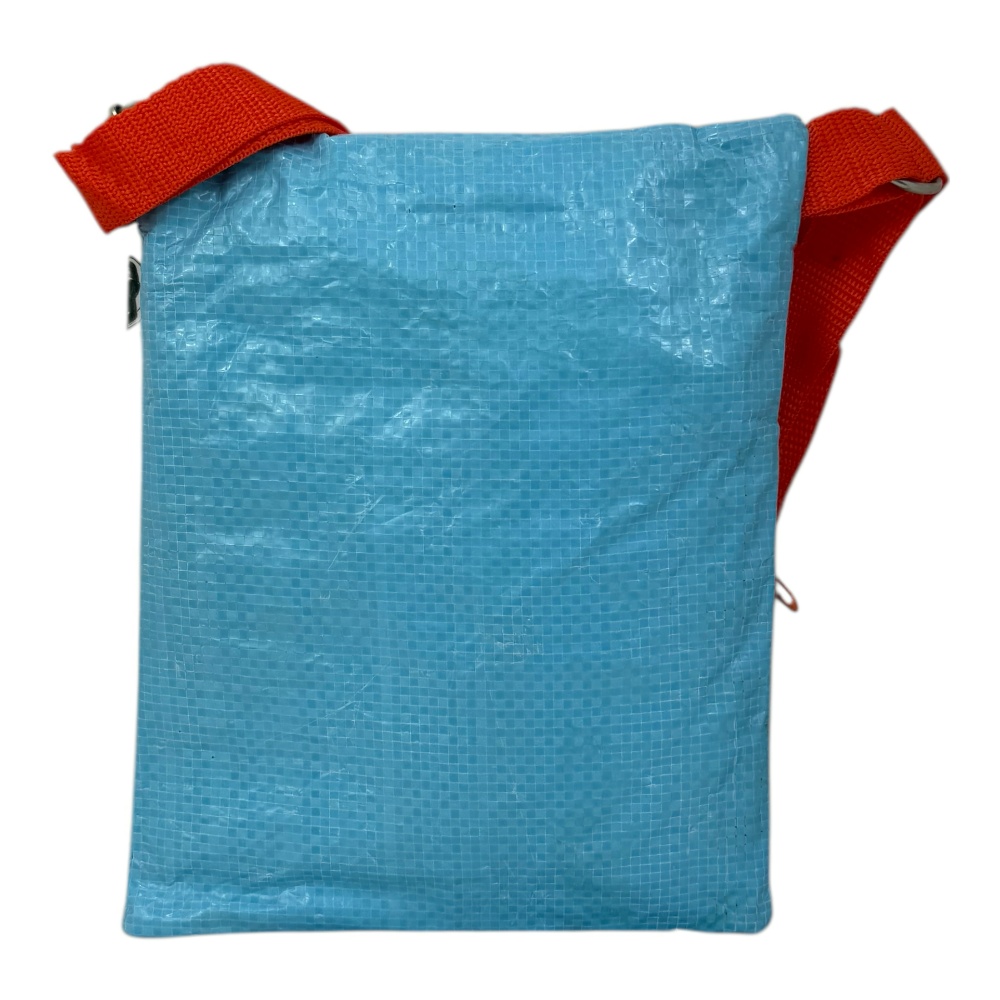 Jede Upcycling Festivalbag wird liebevoll gefertigt, um Ressourcen zu schonen und Abfall zu vermeiden. So trägst du nicht nur Stil, sondern auch Verantwortung.