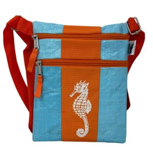 Jede Upcycling Festivalbag wird liebevoll gefertigt, um Ressourcen zu schonen und Abfall zu vermeiden. So trägst du nicht nur Stil, sondern auch Verantwortung.