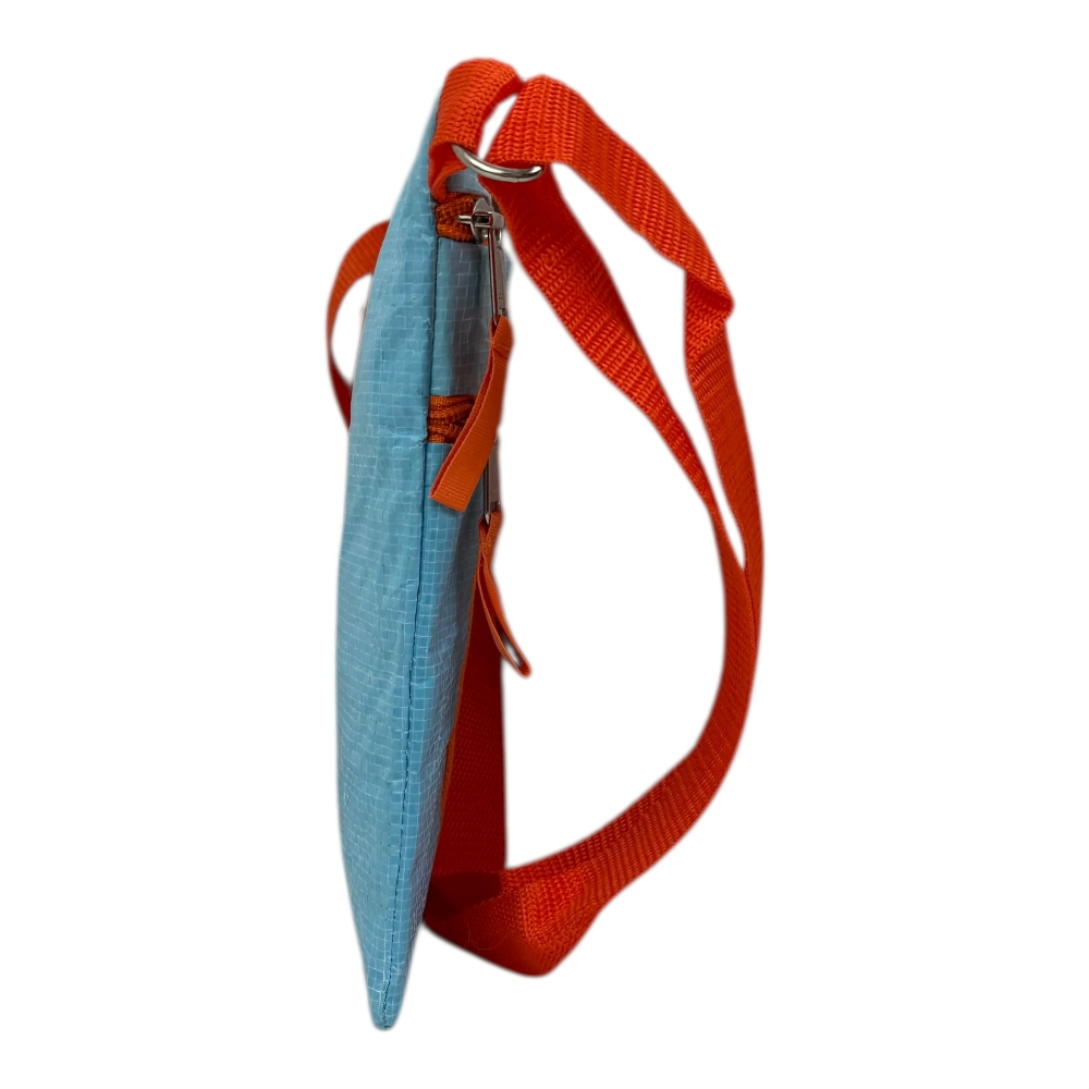 Jede Upcycling Festivalbag wird liebevoll gefertigt, um Ressourcen zu schonen und Abfall zu vermeiden. So trägst du nicht nur Stil, sondern auch Verantwortung.