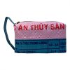 „Praktische und stylische Kosmetiktasche von Beadbags – ideal für Reisen, Strand oder Alltag. Handgefertigt aus recycelten Materialien, vegan, fair und nachhaltig. Perfekt für Kosmetik, Stifte, Geldbörse und Handy.“
