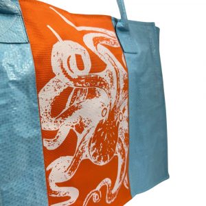 Beadbags Maritimer Shopperbag mit Seepferdchen-Print – handgemacht, nachhaltig und aus recyceltem Material. Perfekt für Stadt, Strand und Alltag.