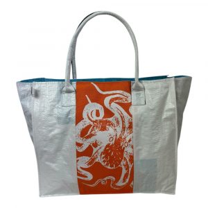 Beadbags Maritimer Shopperbag mit Seepferdchen-Print – handgemacht, nachhaltig und aus recyceltem Material. Perfekt für Stadt, Strand und Alltag.
