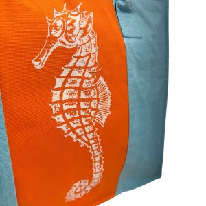 Beadbags Maritimer Shopperbag mit Seepferdchen-Print – handgemacht, nachhaltig und aus recyceltem Material. Perfekt für Stadt, Strand und Alltag.