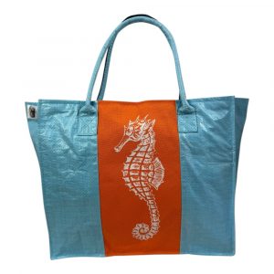 Beadbags Maritimer Shopperbag mit Seepferdchen-Print – handgemacht, nachhaltig und aus recyceltem Material. Perfekt für Stadt, Strand und Alltag.